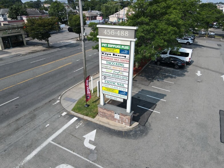 456-488 Hempstead Tpke, West Hempstead, NY for lease - Building Photo - Image 2 of 12