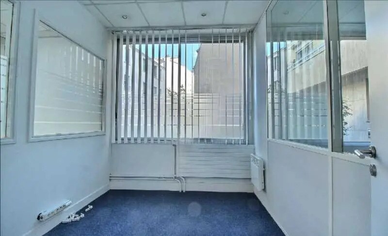 Office in Paris for lease - Interior Photo - Image 3 of 6