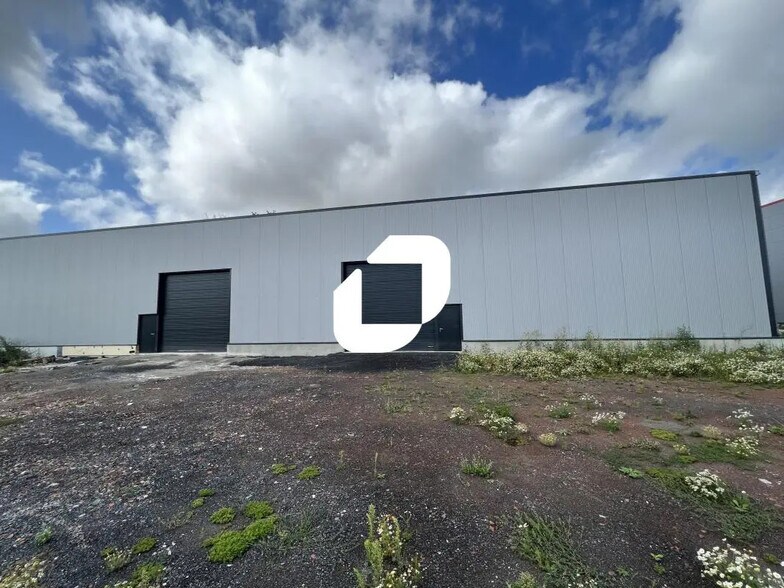 Office in Gondecourt for lease - Building Photo - Image 2 of 3