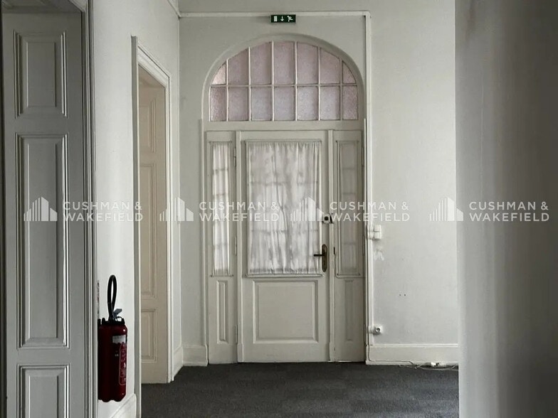 Office in Strasbourg for lease - Interior Photo - Image 2 of 11