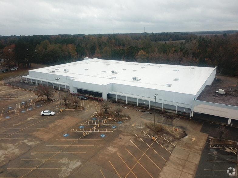 Chesterfield Commons - Auction portfolio of 2 properties for sale on LoopNet.com - Primary Photo - Image 2 of 2