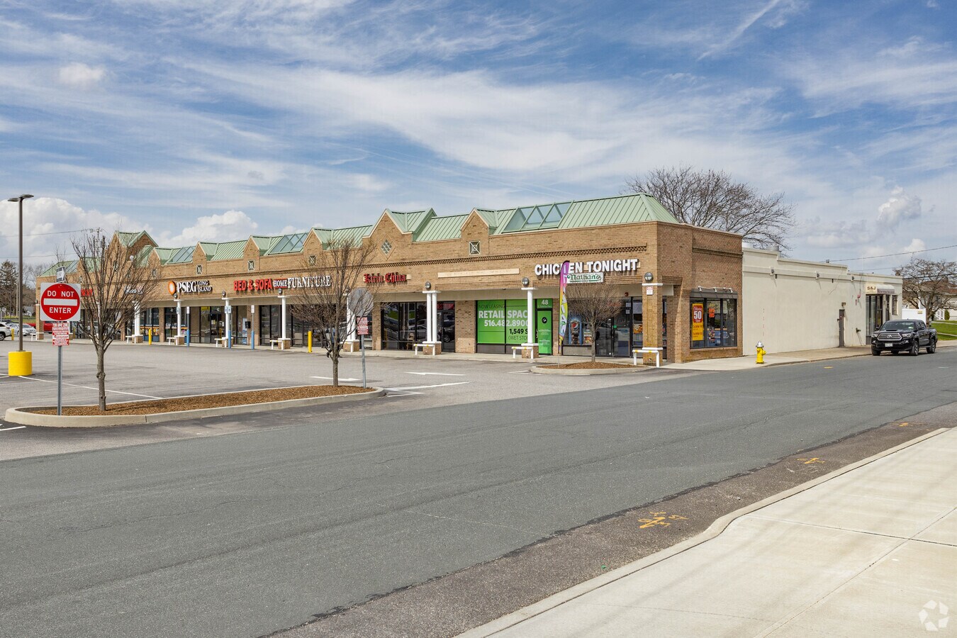 3684 E Sunrise Hwy, Lindenhurst, NY 11757