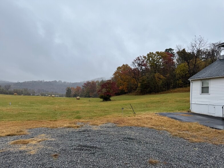 5791 W River Rd, Salem, VA for sale - Building Photo - Image 3 of 5