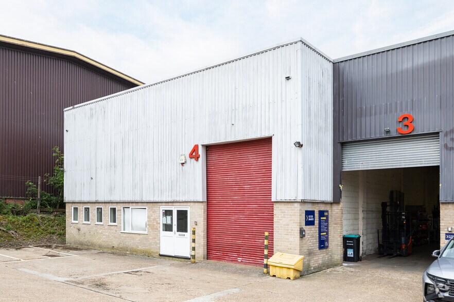 Fleming Way, Crawley for lease - Building Photo - Image 2 of 2