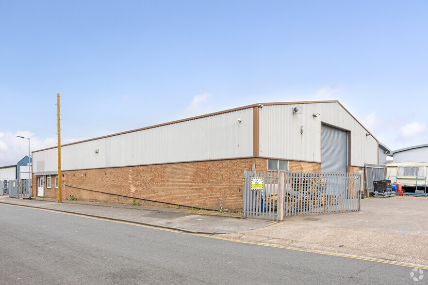 70 Manchester St, Hull for lease - Building Photo - Image 2 of 2