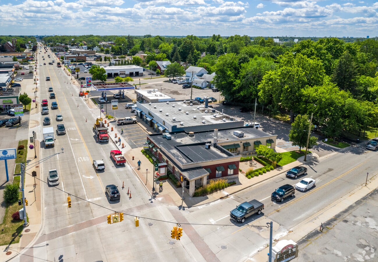 45569 Van Dyke Ave, Utica, MI 48317