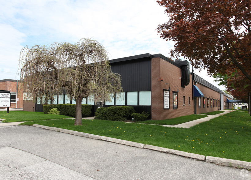 117 Tycos Dr, Toronto, ON for lease - Primary Photo - Image 1 of 2