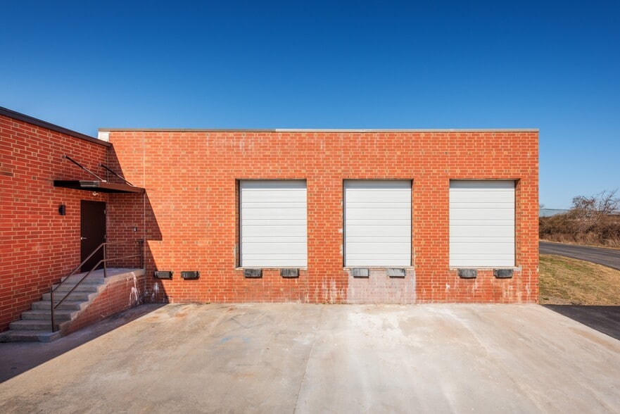 900 Pressley Rd, Charlotte, NC for lease - Building Photo - Image 2 of 4