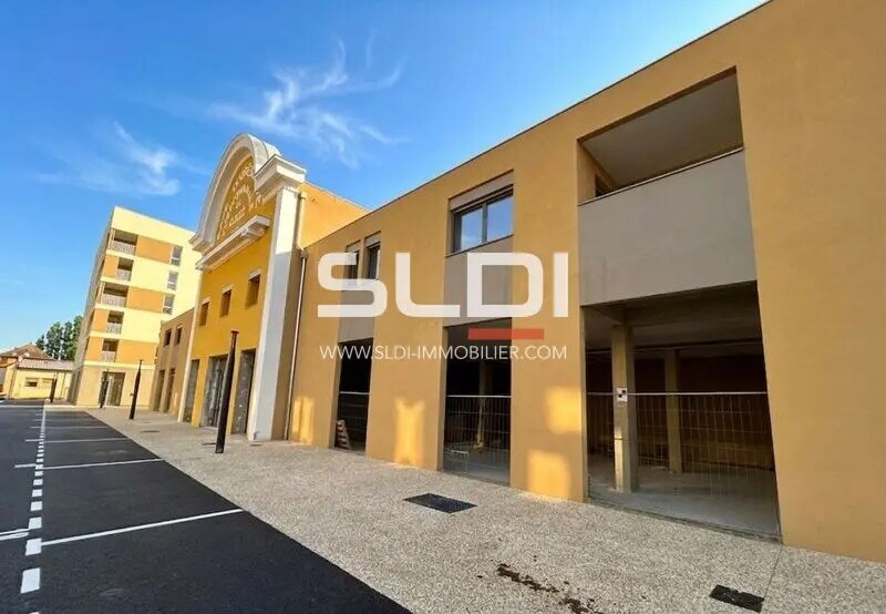 Retail in Gleizé for sale Building Photo- Image 1 of 9