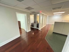 2740 E Oakland Park Blvd, Fort Lauderdale, FL for lease Interior Photo- Image 2 of 42