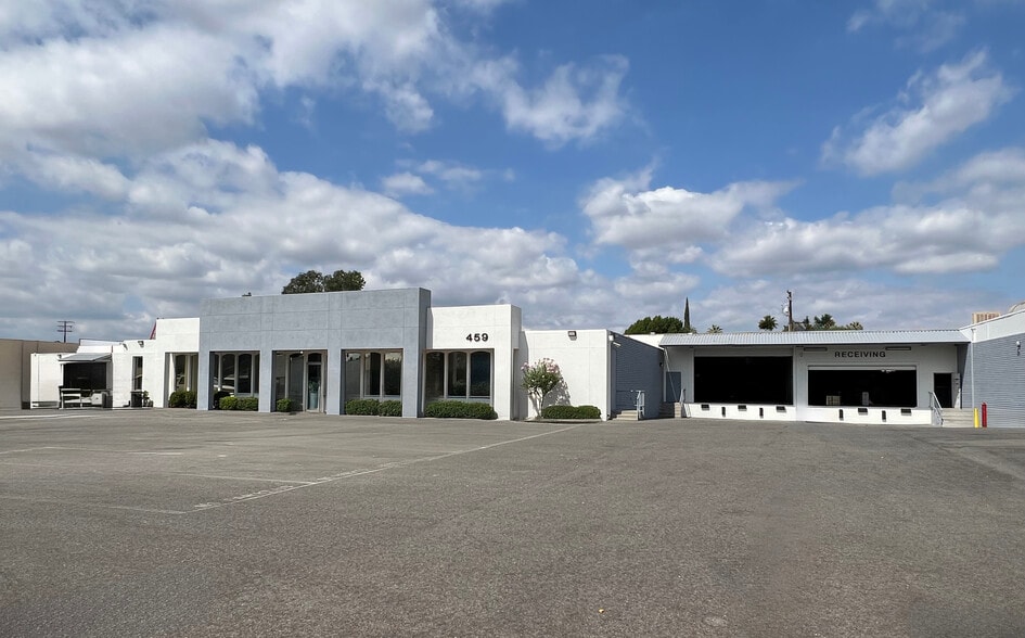 459 Park Ave, San Fernando, CA for lease - Building Photo - Image 1 of 7