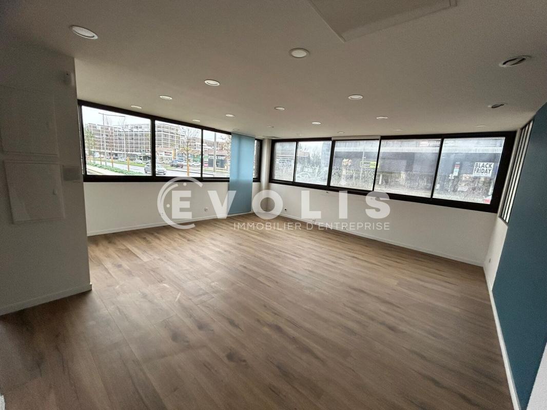Office in Mérignac for lease Interior Photo- Image 1 of 7