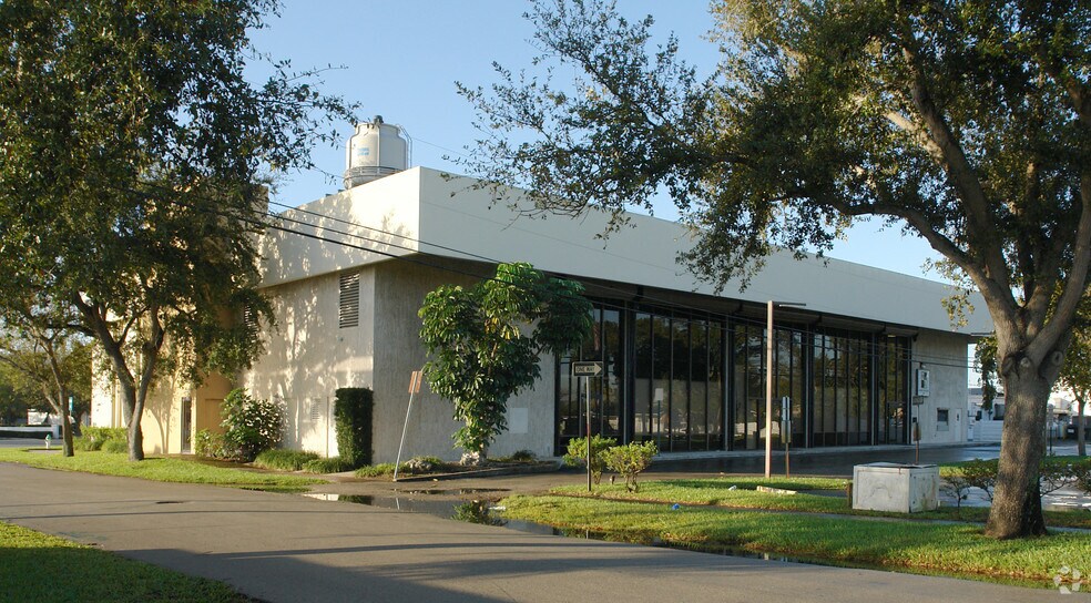 5701 Hollywood Blvd, Hollywood, FL for lease - Building Photo - Image 2 of 7