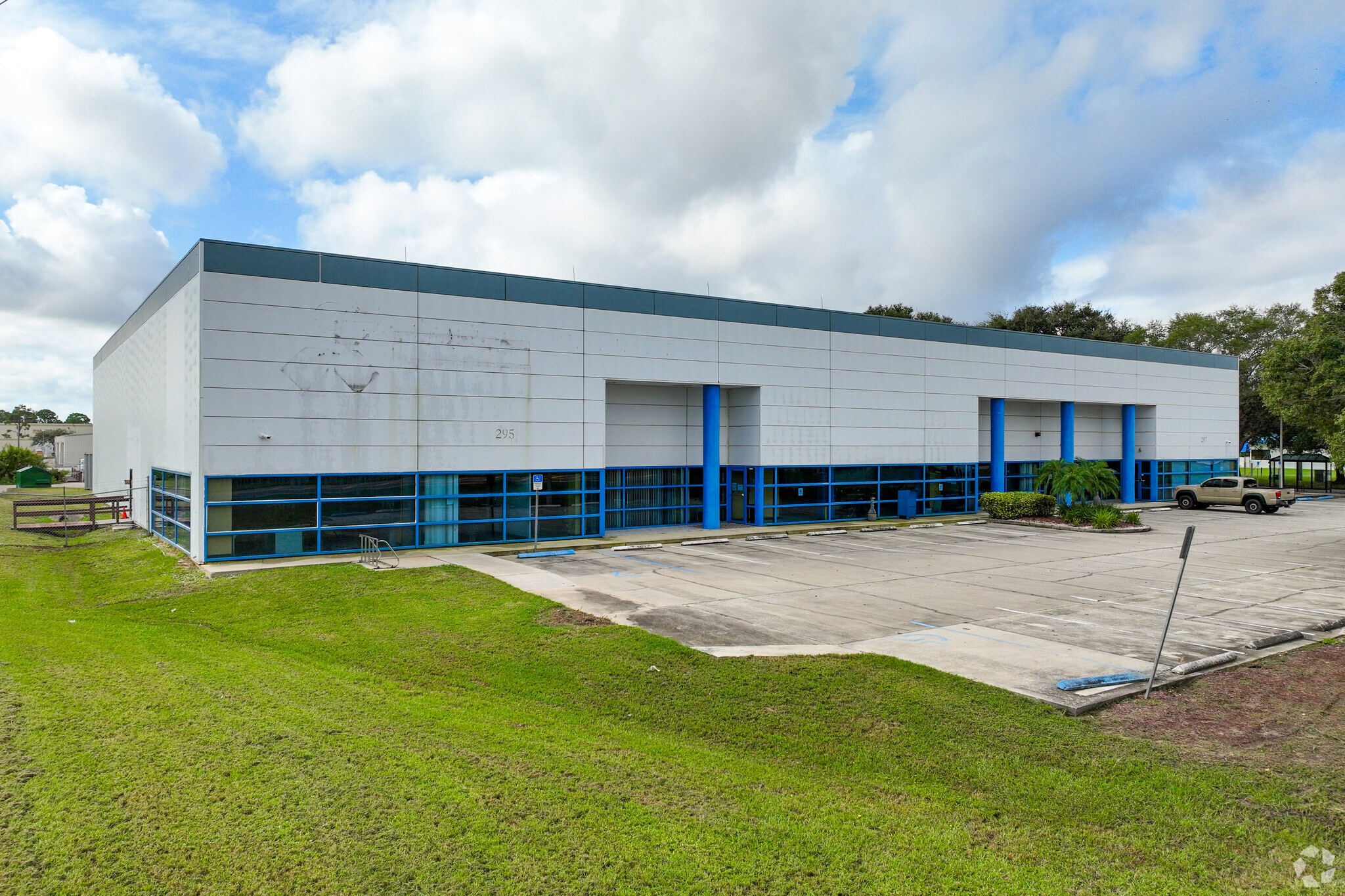 295-297 Barnes Blvd, Rockledge, FL for lease Primary Photo- Image 1 of 16