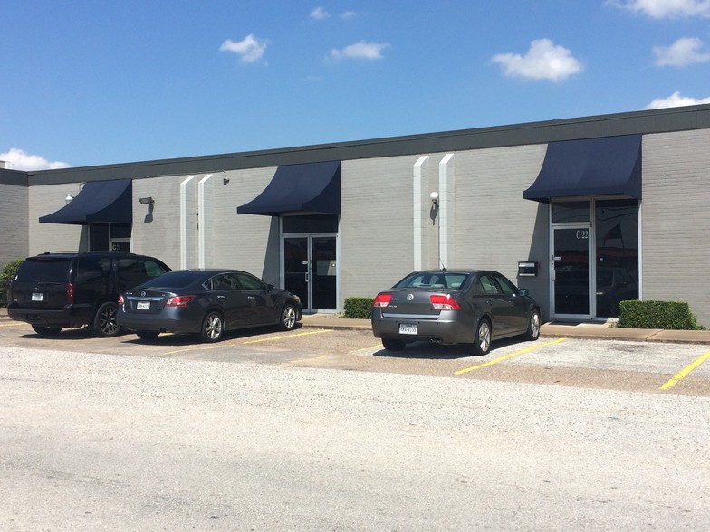 4800 W 34th St, Houston, TX for lease - Building Photo - Image 1 of 3