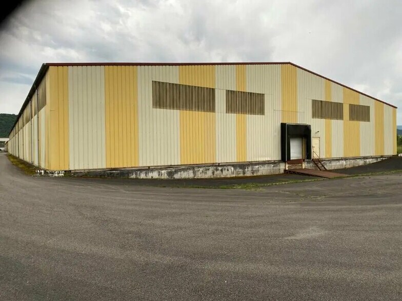 Industrial in Mathay for lease - Building Photo - Image 2 of 3