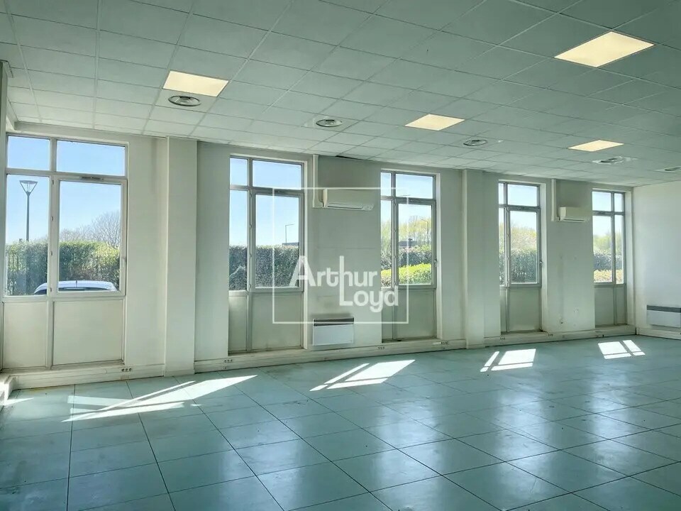 Office in Lieusaint for lease Interior Photo- Image 1 of 5