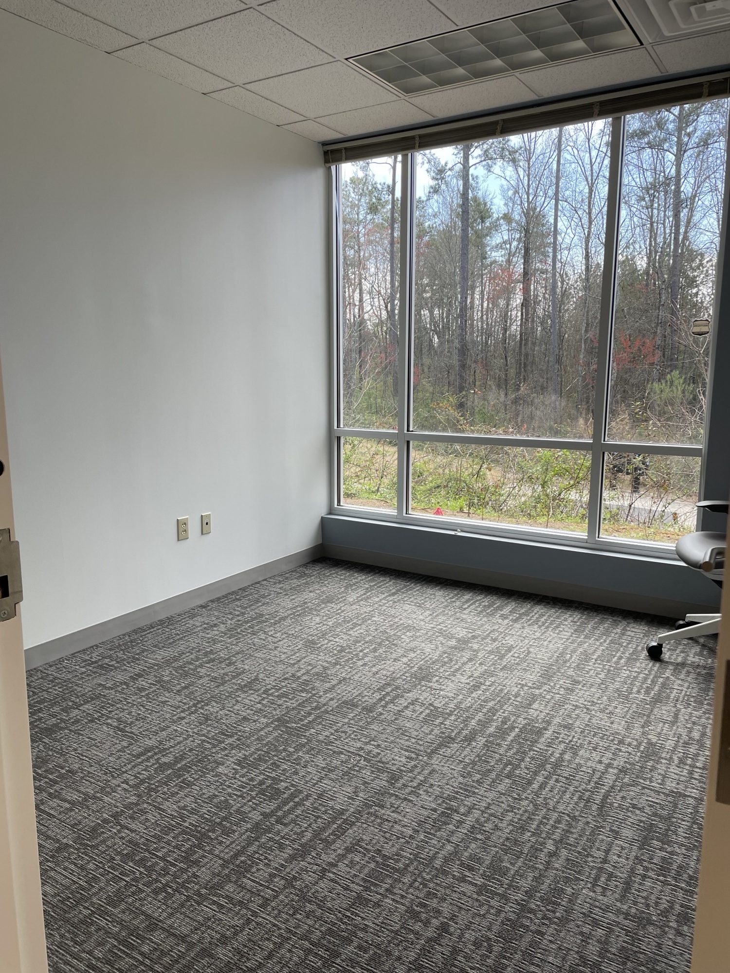 675 Mansell Rd, Roswell, GA for lease Interior Photo- Image 1 of 5