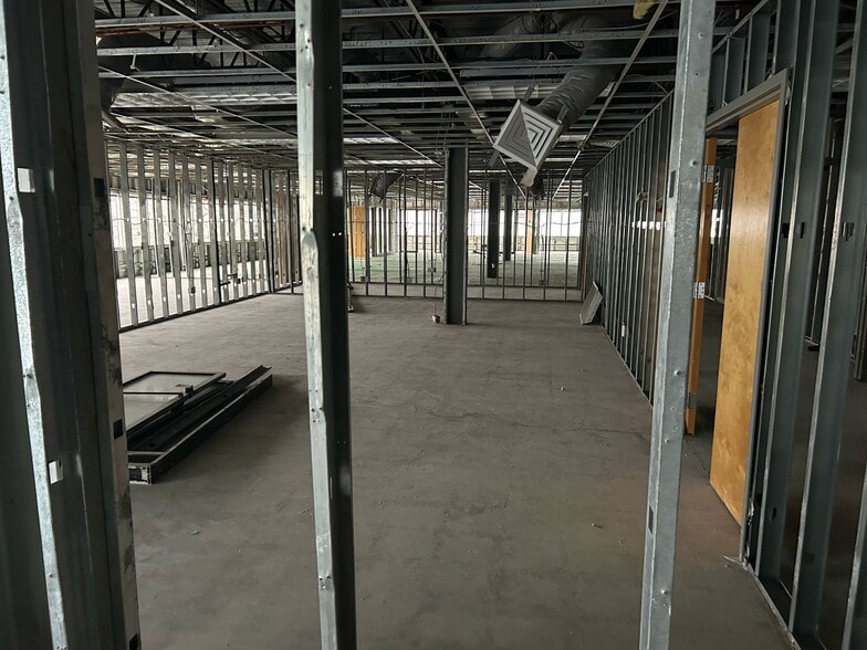 1 Waterside Crossing, Windsor, CT for sale - Interior Photo - Image 2 of 23