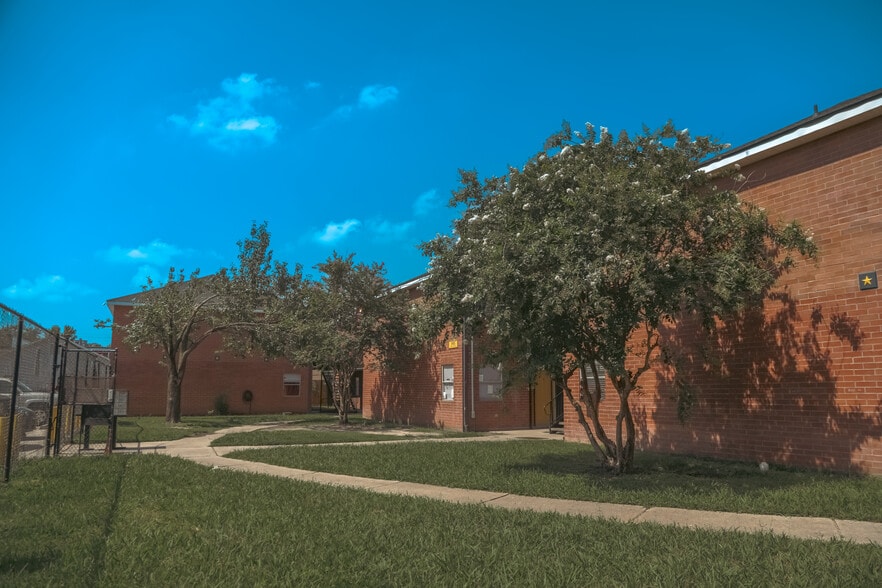 8601-8611 Meta Rd, Houston, TX for sale - Building Photo - Image 1 of 1