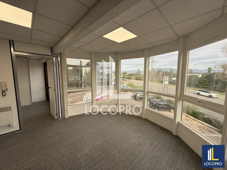 Office in SOPHIA ANTIPOLIS for lease - Interior Photo - Image 3 of 12