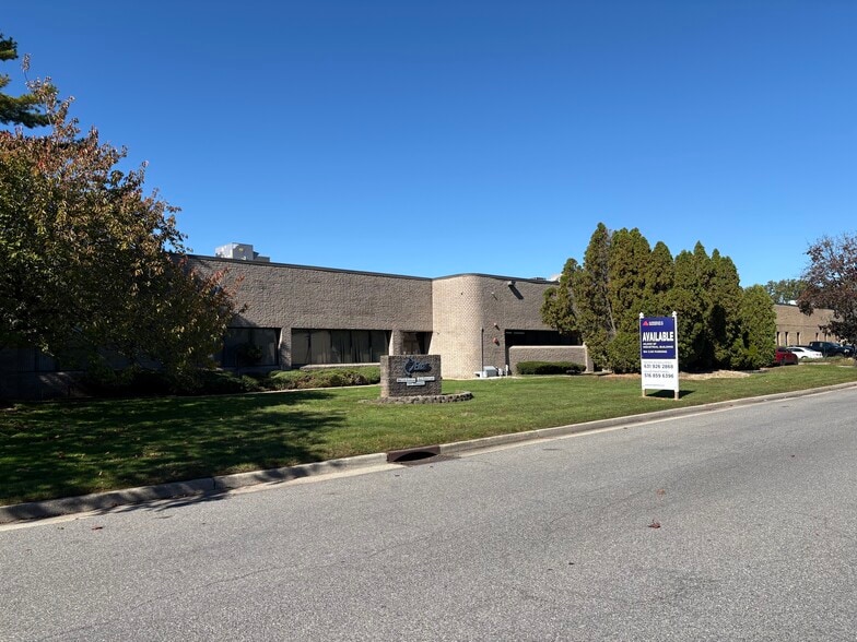 60 Executive Blvd, Farmingdale, NY for sale - Building Photo - Image 2 of 7