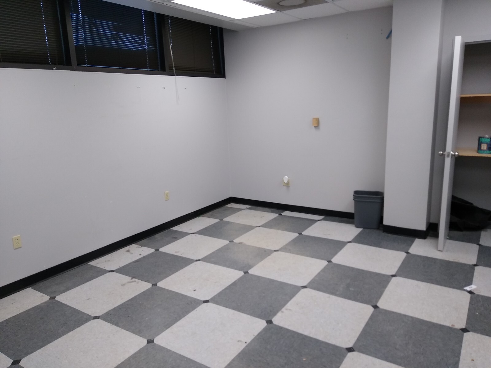 500 S University Ave, Little Rock, AR for lease Interior Photo- Image 1 of 2