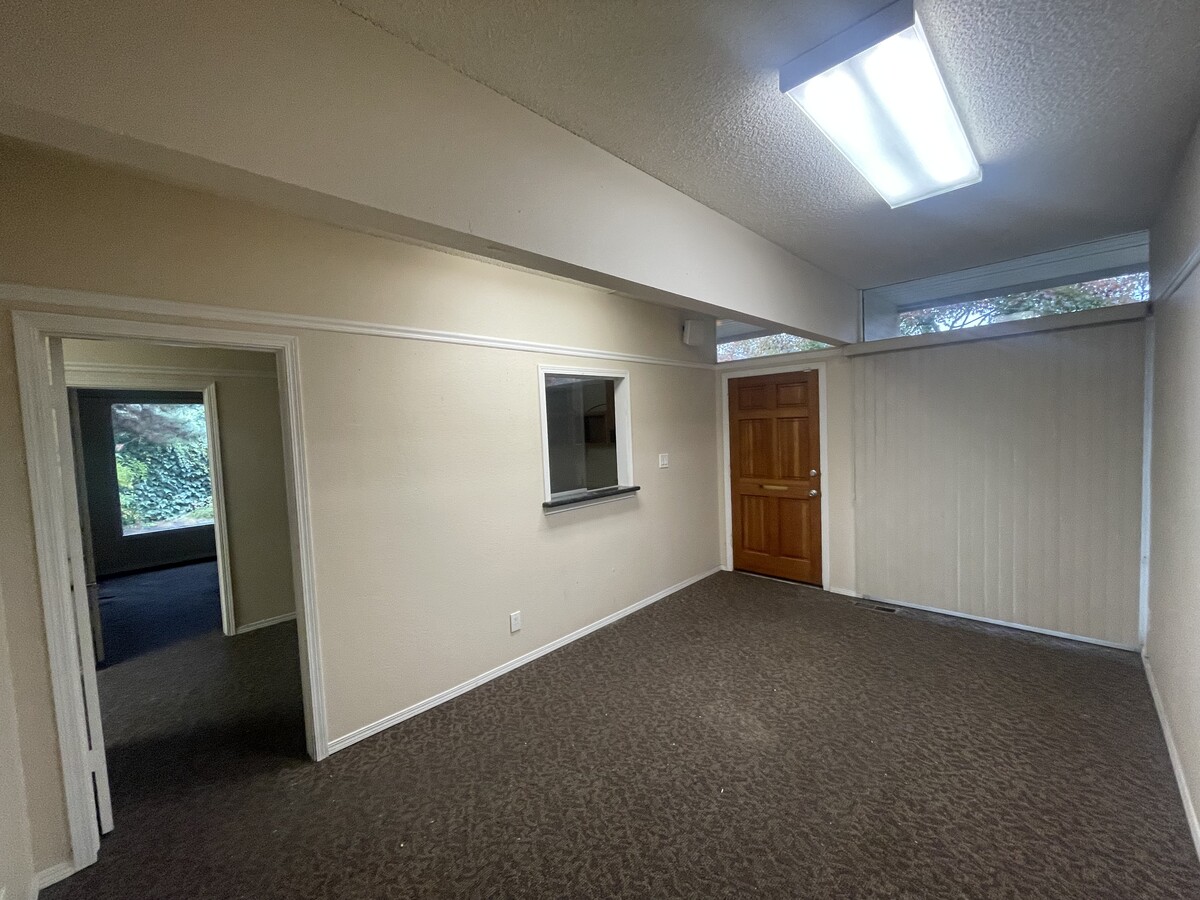 415 Alturas St, Yuba City, CA 95991 - Unit 4 -  - Interior Photo - Image 1 of 8