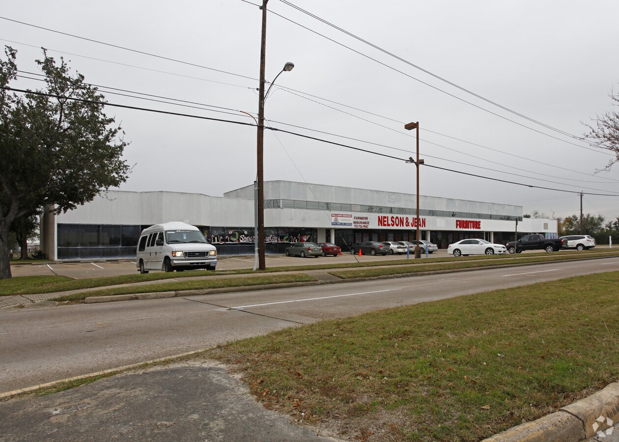 12677 Hiram Clarke Rd, Houston, TX 77045