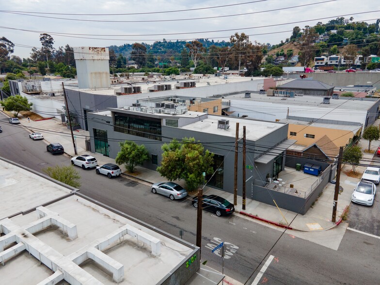 2352 Ripple St, Los Angeles, CA for lease - Building Photo - Image 1 of 23