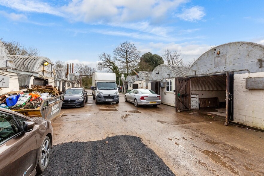 Clockhouse Ln E, Egham for sale - Primary Photo - Image 1 of 1