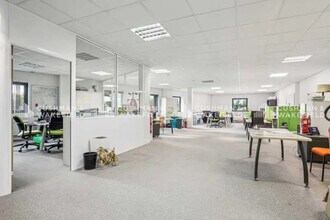 2 Avenue Des 3 Peuples, Montigny-le-Bretonneux for lease Building Photo- Image 1 of 6