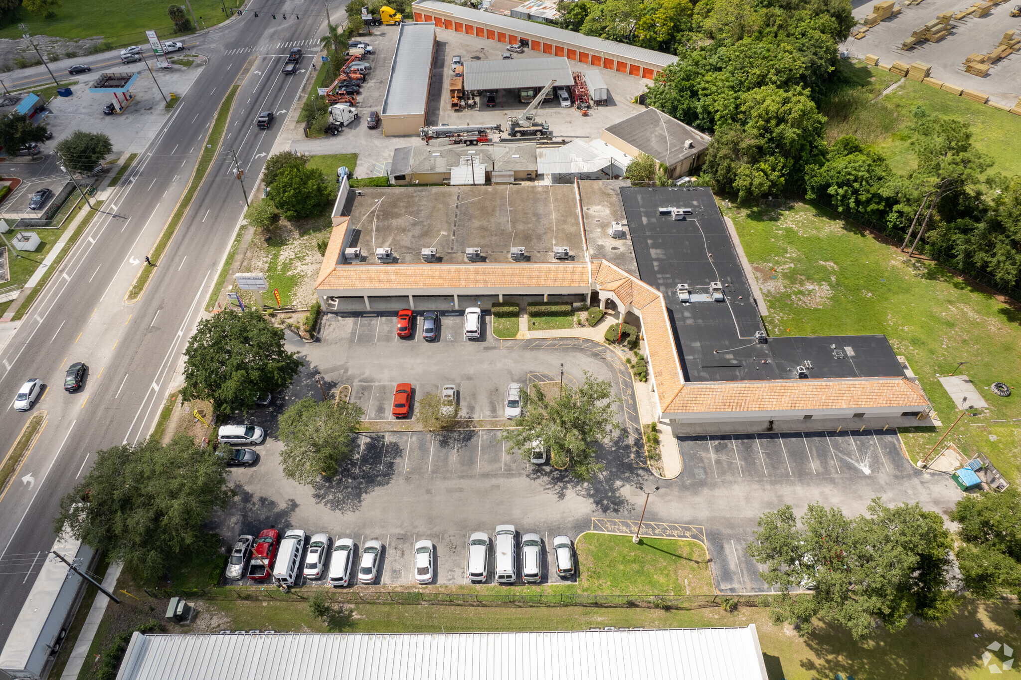 6827 N Orange Blossom Trl, Orlando, FL for lease Building Photo- Image 1 of 6