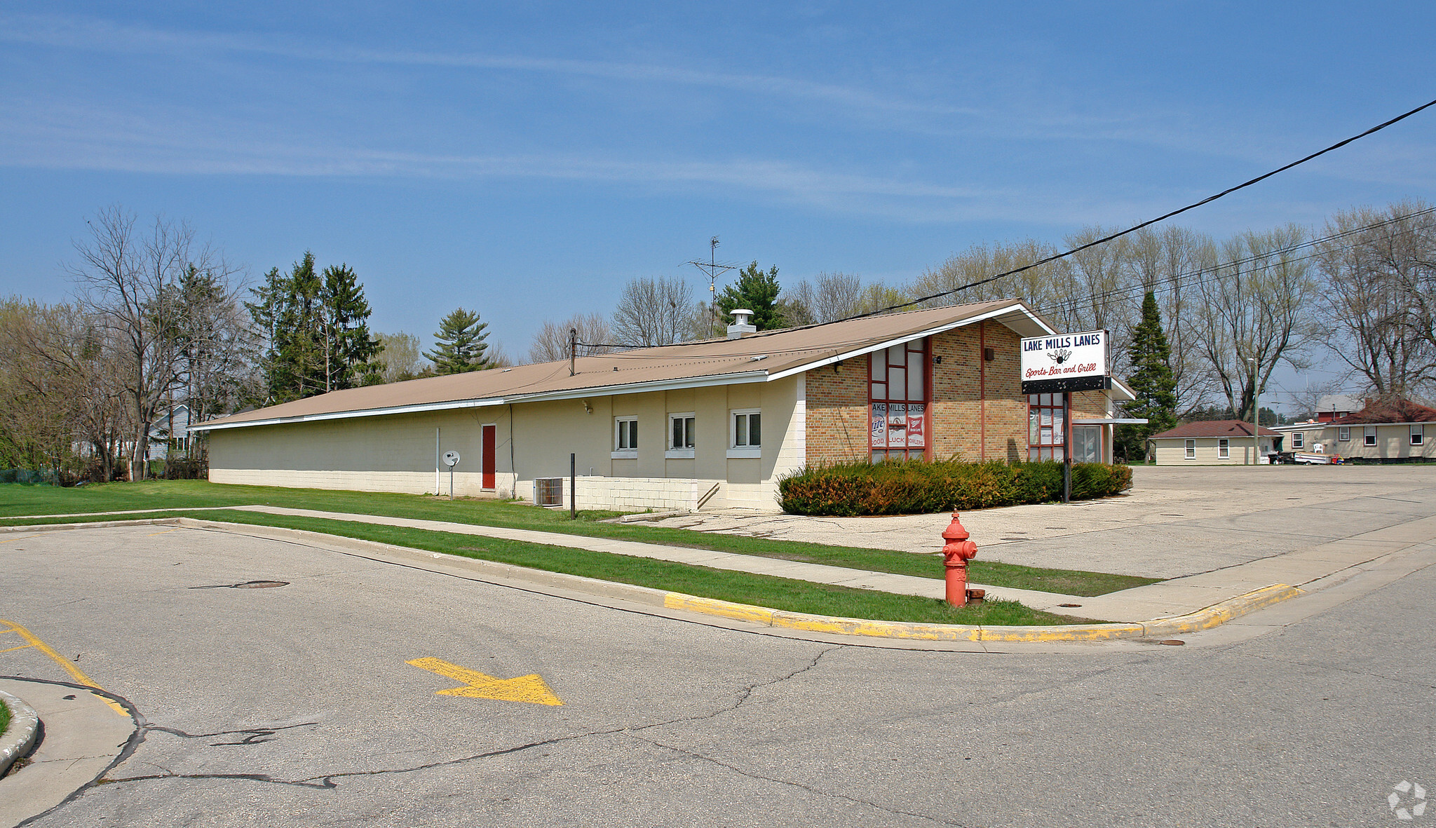 137 Sandy Beach Rd, Lake Mills, WI for sale Primary Photo- Image 1 of 7