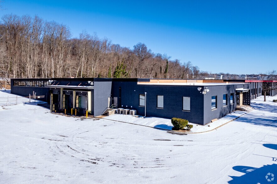 40 Garvies Point Rd, Glen Cove, NY 11542