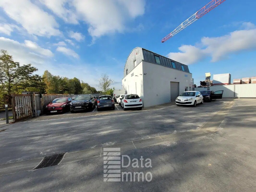 Industrial in Fontenay-Trésigny for sale Building Photo- Image 1 of 6