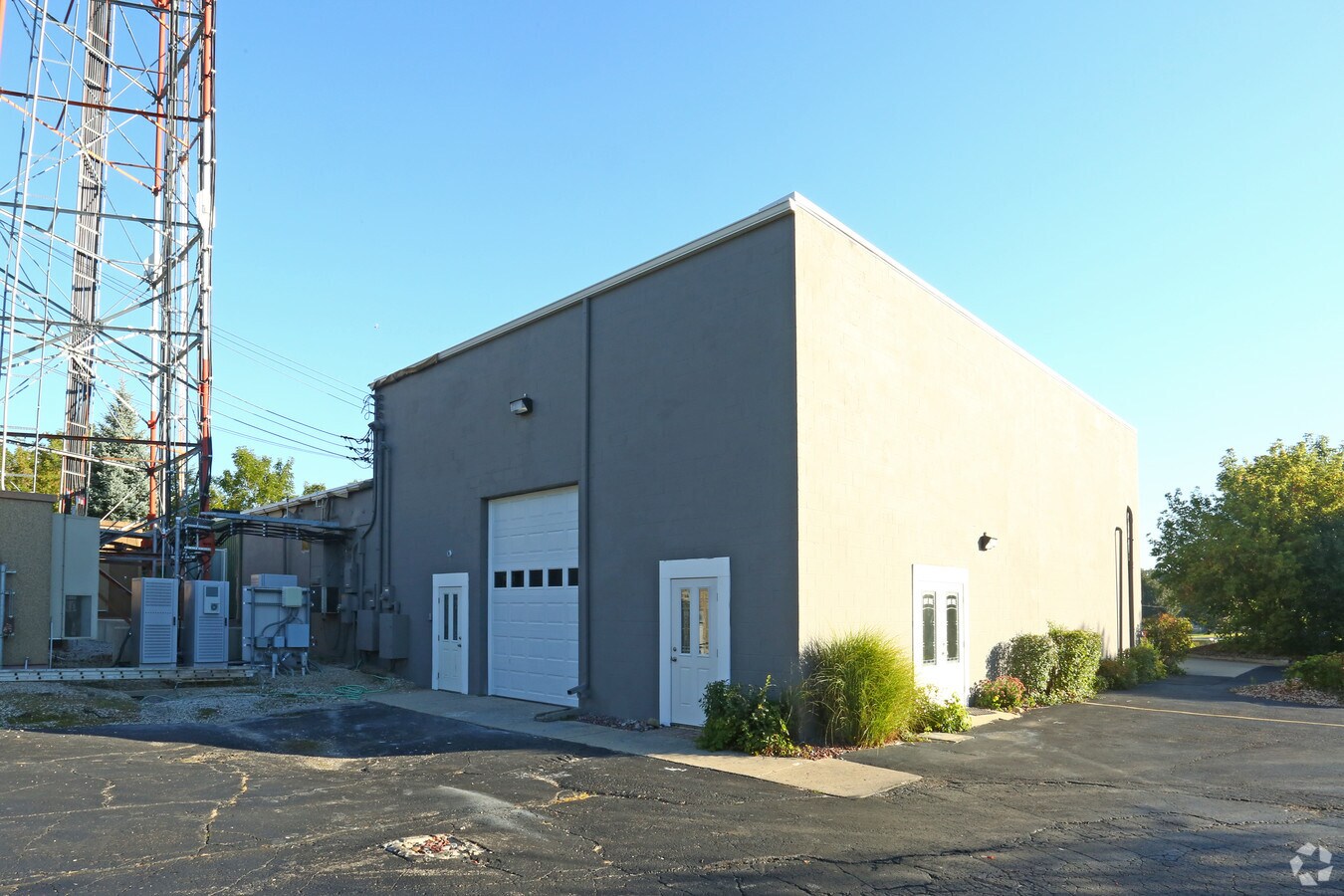 2111 Bondsteel Dr, Jackson, MI 49202