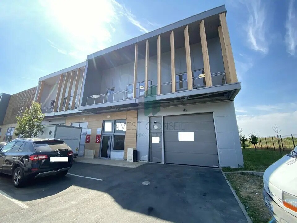 Flex in Frépillon for lease Building Photo- Image 1 of 9