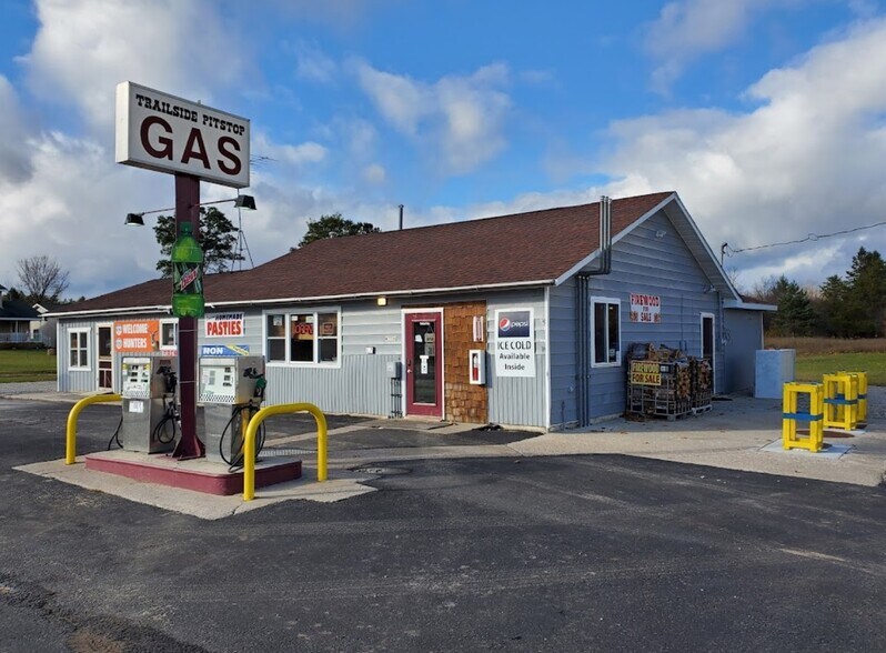 W7706 Hiawatha Trl, Naubinway, MI for sale - Primary Photo - Image 1 of 1