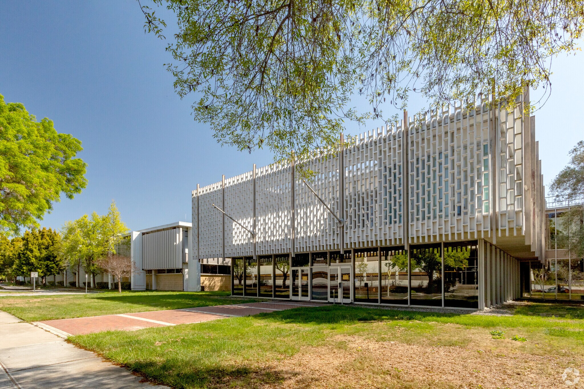 3825 Fabian Way, Palo Alto, CA for lease Building Photo- Image 1 of 12