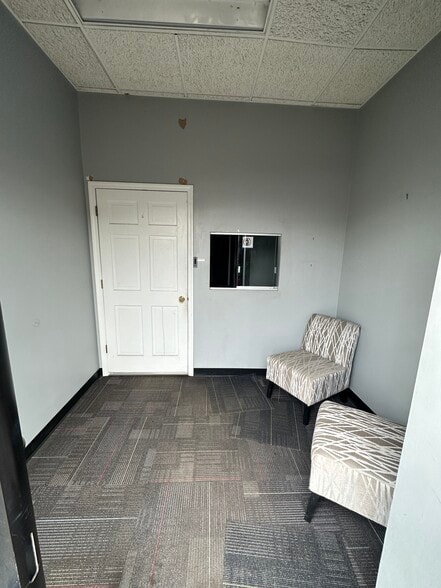 10 Liberty St, Edison, NJ for lease - Interior Photo - Image 3 of 17