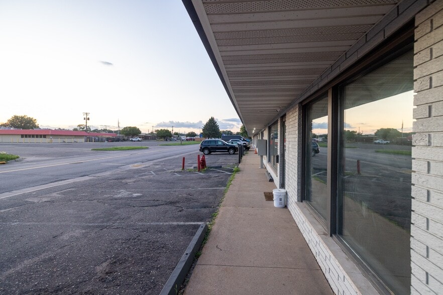 8421 Center Dr, Spring Lake Park, MN for lease - Building Photo - Image 2 of 10