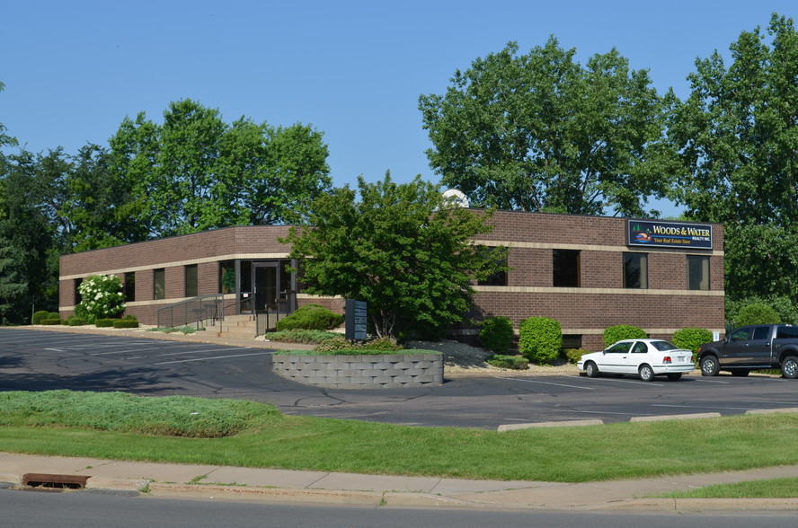 3610 Oakwood Mall Dr, Eau Claire, WI for sale - Building Photo - Image 1 of 1