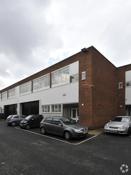 Unit 11 Denmark Rd, London for lease - Building Photo - Image 2 of 4