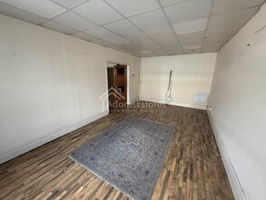Crackenedge Ln, Dewsbury for lease Interior Photo- Image 2 of 5