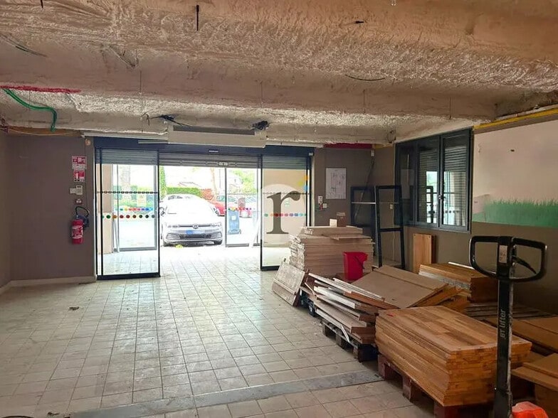 Flex in Wasquehal for lease - Interior Photo - Image 2 of 3