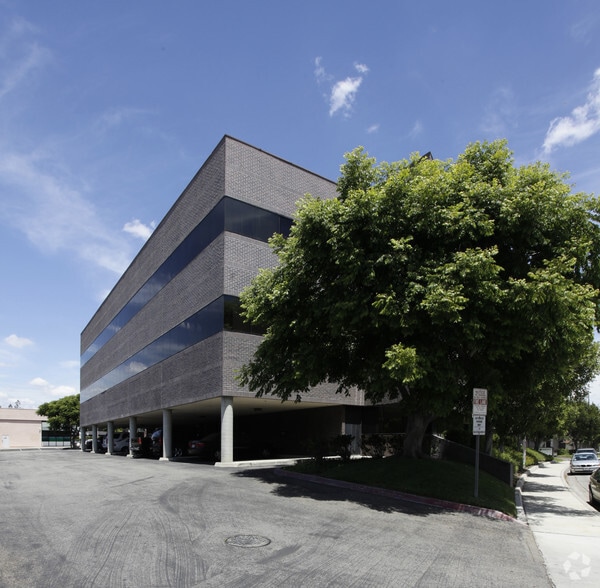 17592 E 17th St, Tustin, CA for sale - Building Photo - Image 3 of 8