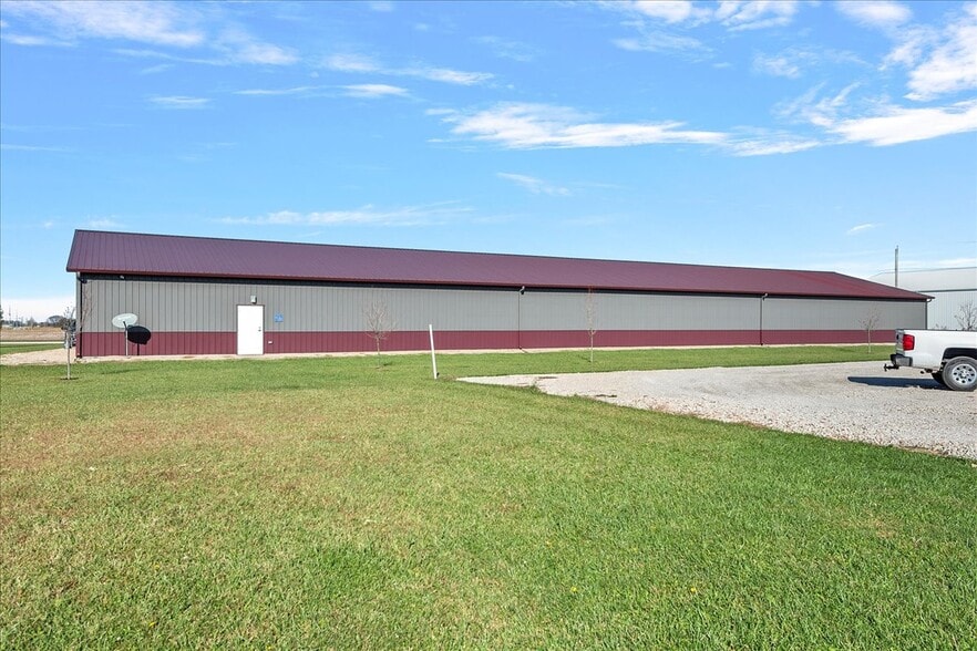 1001 High Prairie Dr, Athens, IL for sale - Building Photo - Image 3 of 21