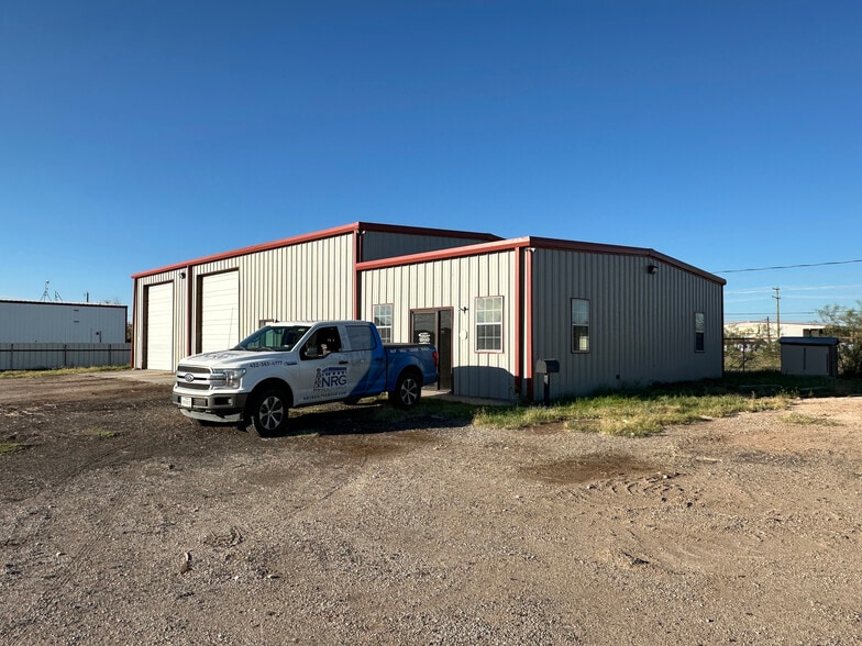 2227 Wolfcamp Cir, Midland, TX for lease - Primary Photo - Image 1 of 7