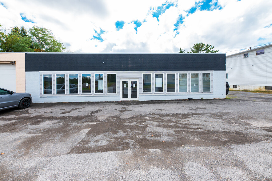 422 E Main St, Kingwood, WV for lease - Building Photo - Image 1 of 17